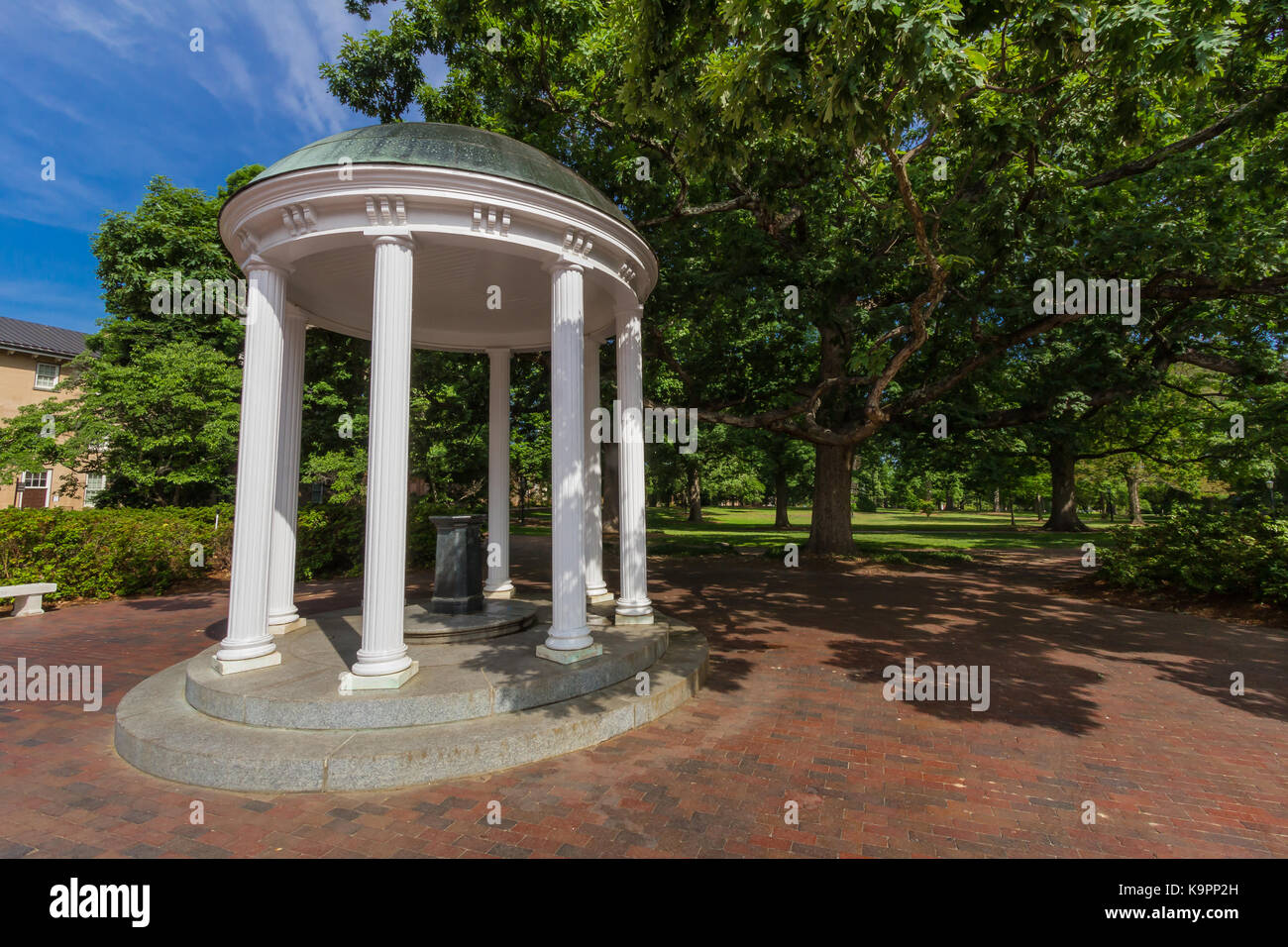 Alter Brunnen an der Universität von North Carolina at Chapel Hill, Chapel Hill, North Carolina. 1897 gebaut. Stockfoto