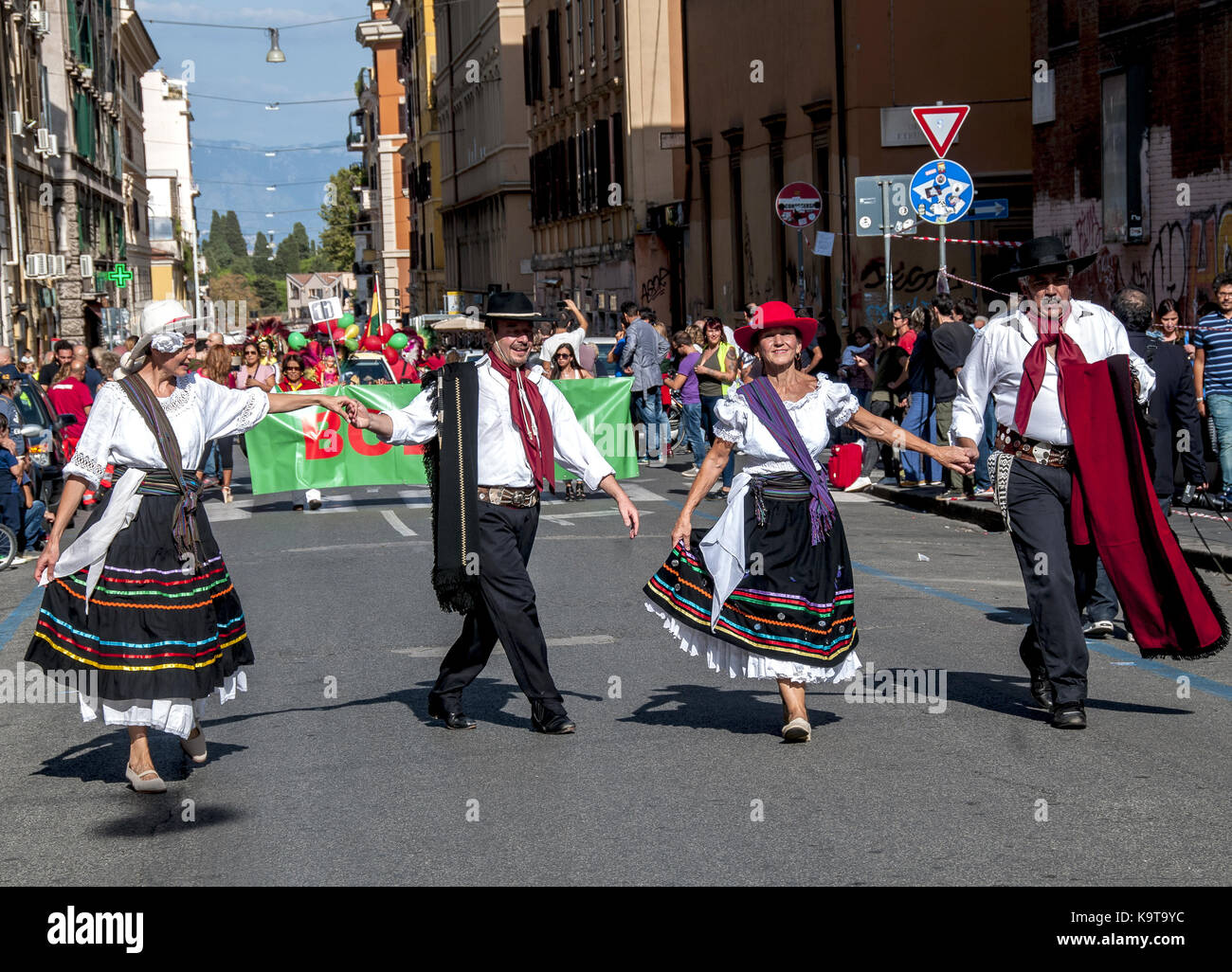 Rom, Italien. 23 Sep, 2017. Die 2. Auflage der San Lorenzo Karneval, ein Tag der Musik, der Kultur, der Sozialität und unerreichte unvergleichliche Integration mit den karibischen Karneval in Notting Hill, die jedes Jahr in London Credit: Patrizia Cortellessa/Pacific Press/Alamy leben Nachrichten Stockfoto