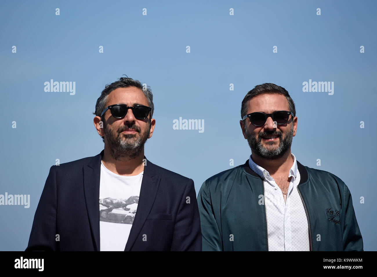 Eric Toledano und Olivier Nakache an PHOTOCALL "Le Sens de La Fête' während der 65Th San Sebastian Film Festival in San Sebastian, Spanien, am Sonntag, dem 24. September, 2017. Credit: Gtres Información más Comuniación auf Linie, S.L./Alamy leben Nachrichten Stockfoto