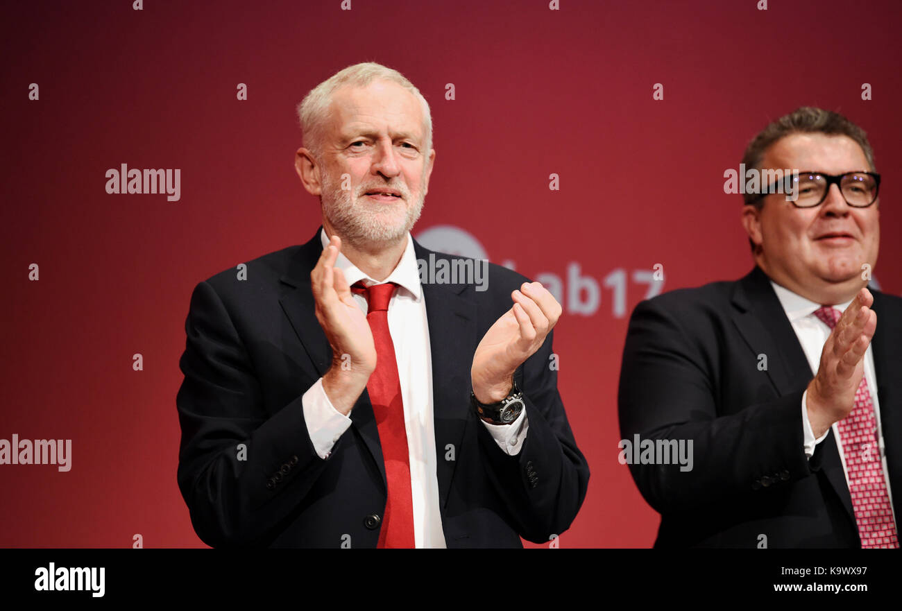 Brighton, UK. 24 Sep, 2017. Führer der Labour Party Jeremy Corbyn am Eröffnungstag der Konferenz der Labour Party in Brighton Centre. Die Konferenz wird fortgesetzt, bis der Höhepunkt am Mittwoch, als Jeremy Corbyn liefert seine Führer Rede: Simon Dack/Alamy leben Nachrichten Stockfoto