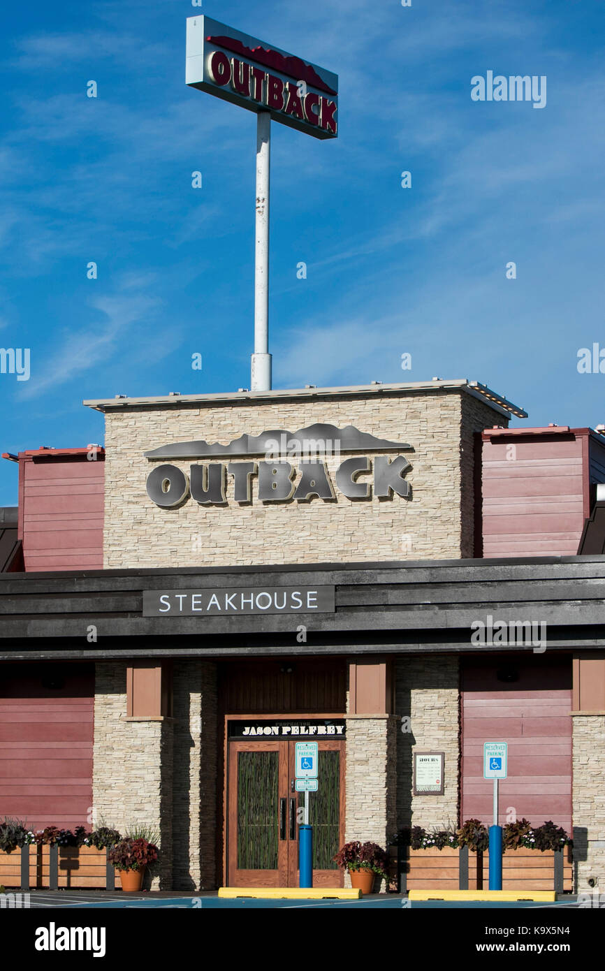 Ein logo Zeichen außerhalb des Outback Steakhouse Restaurant Lage in Hagerstown, Maryland am 23. September 2017. Stockfoto