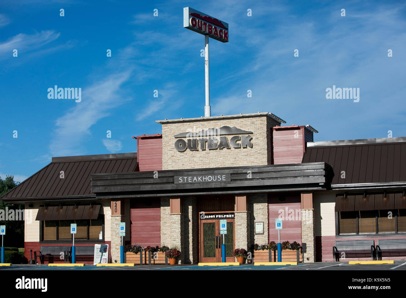 Ein logo Zeichen außerhalb des Outback Steakhouse Restaurant Lage in Hagerstown, Maryland am 23. September 2017. Stockfoto