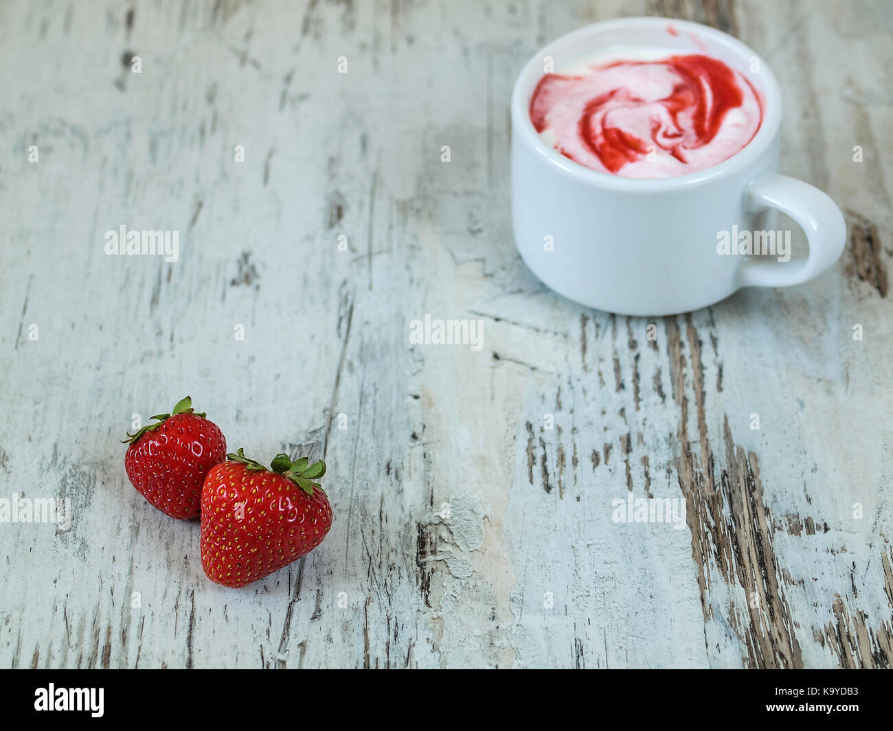 Erdbeeren, Joghurt Stockfoto