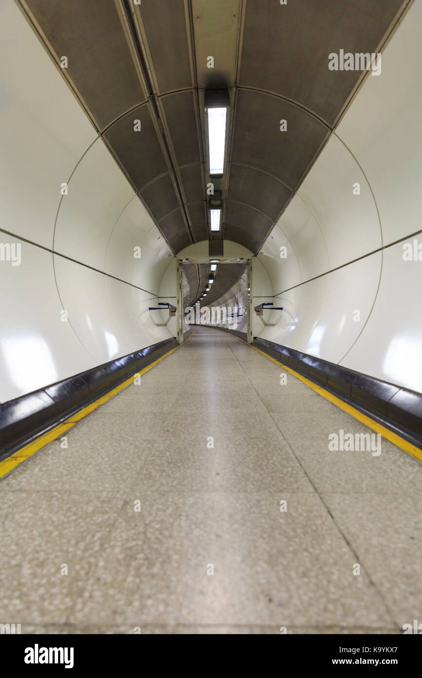 Tunnel Tunnel, leer, am U-Bahnhof London Bridge Stockfoto
