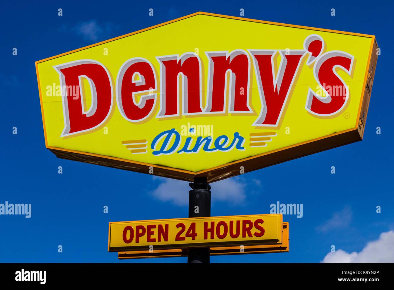 Indianapolis - ca. September 2017: Logo und Zeichen von Denny's Schnelle ungezwungene Restaurant und Diner. Denny's hat bis spät in die Nacht Essen Liebling für Gener. Stockfoto