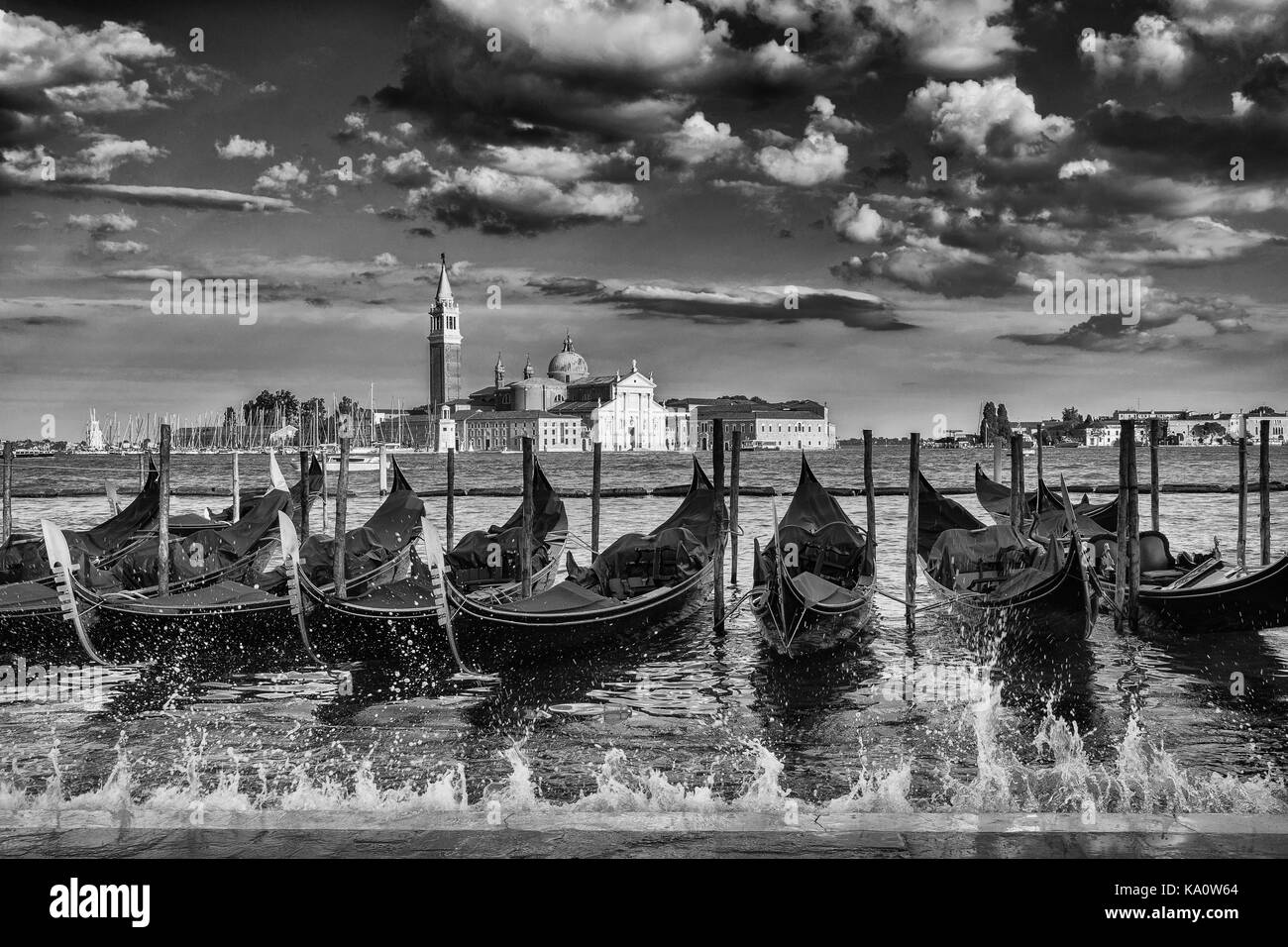 Saint George Insel in der Lagune von Venedig mit Gondeln Stockfoto
