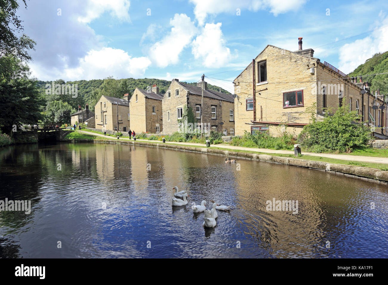 Reihen von traditionellen Reihenhäuser an der Seite von Rochdale Canal, Hebden Bridge Stockfoto