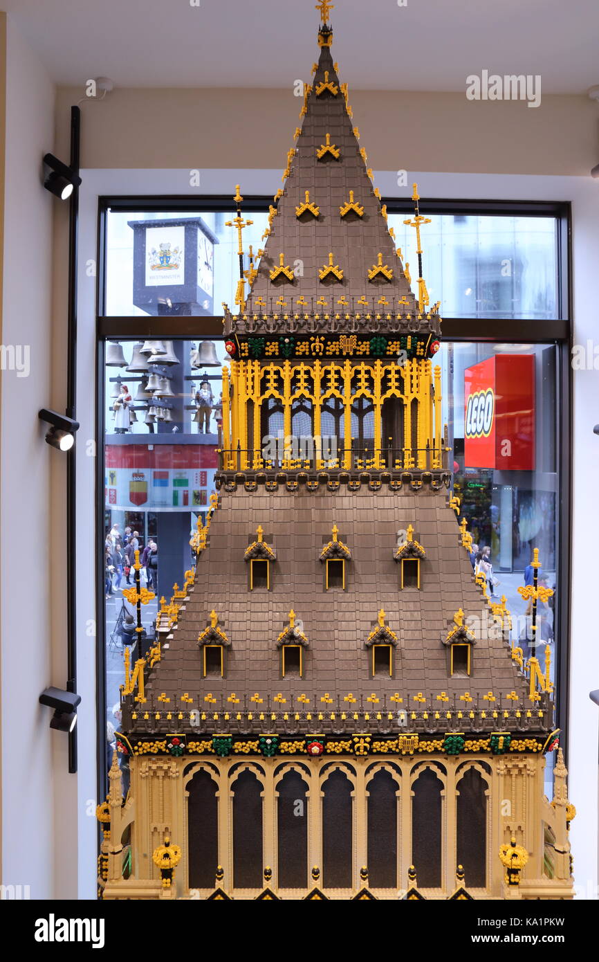 Lego Store London Innenraum Stockfoto