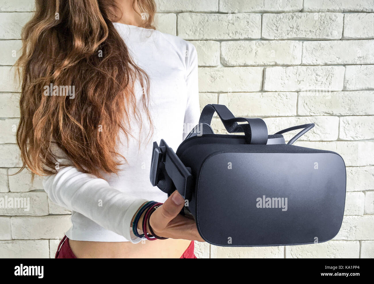 Frau mit virtual-Reality-Brille Stockfoto