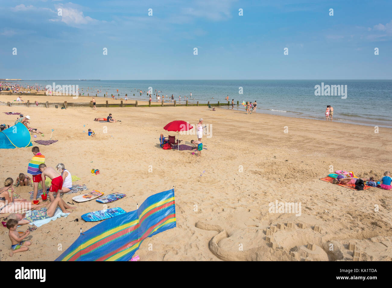 Die buhnen, Frinton Strand, Frinton-on-Sea, Essex, England, Vereinigtes Königreich Stockfoto