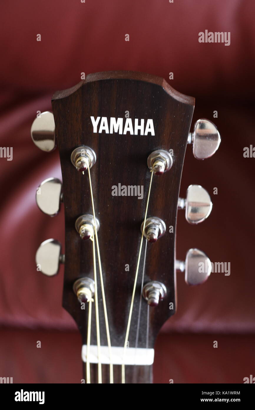Yamaha Gitarren Kopfplatte Stockfoto