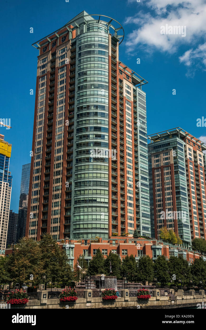 Skyline von Chicago und am Wasser von den Chicago Fluss gesehen Stockfoto