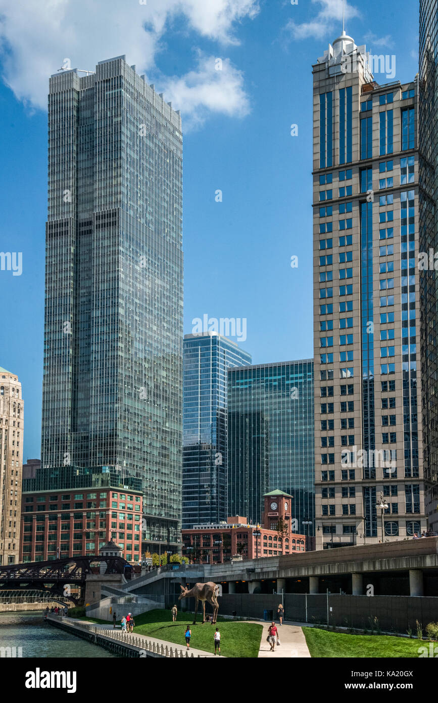 Skyline von Chicago und am Wasser von den Chicago Fluss gesehen Stockfoto