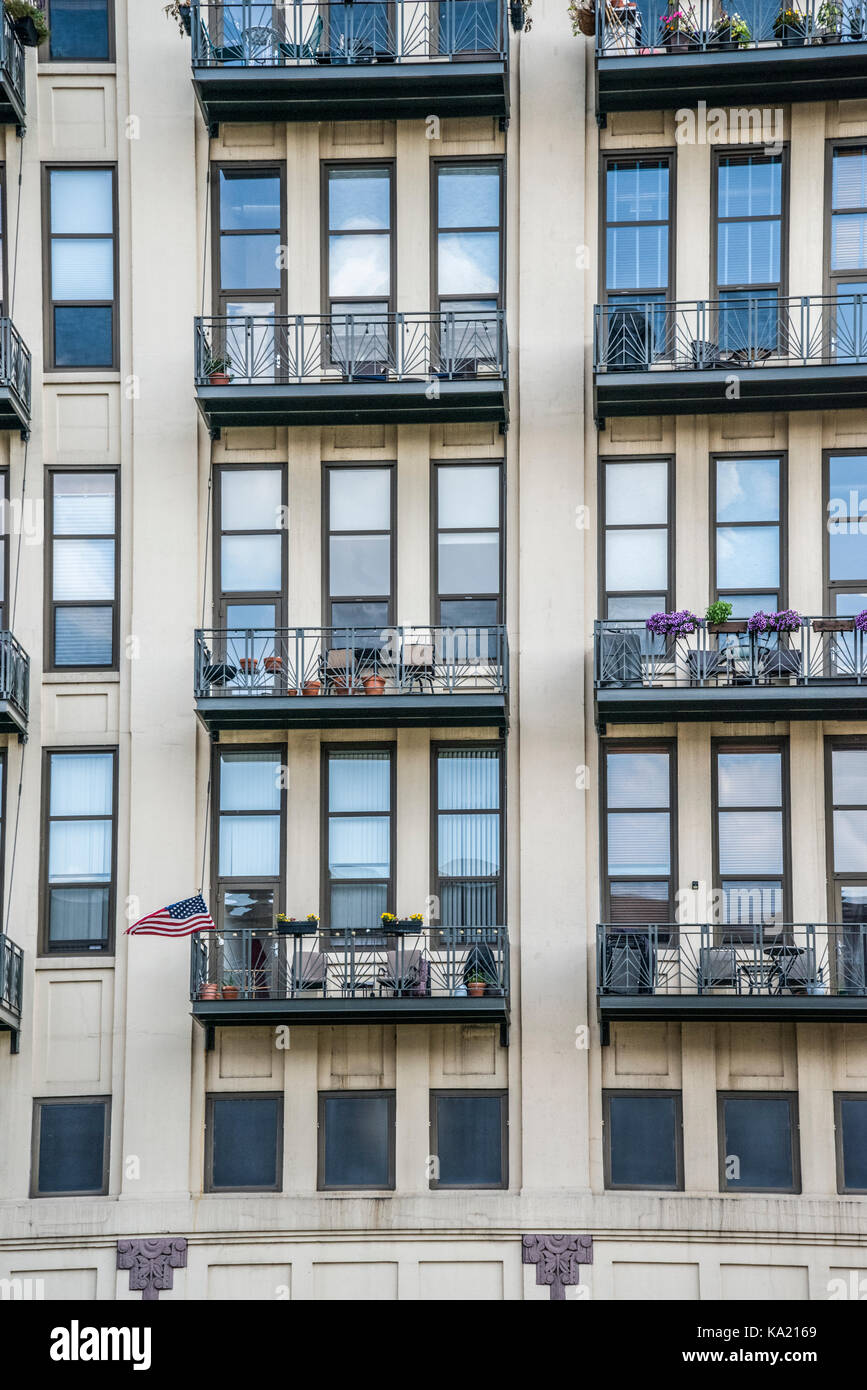 Skyline von Chicago und am Wasser von den Chicago Fluss gesehen Stockfoto