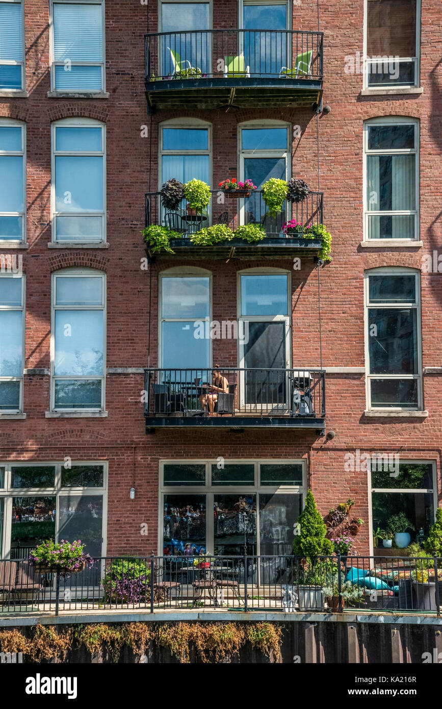 Skyline von Chicago und am Wasser von den Chicago Fluss gesehen Stockfoto