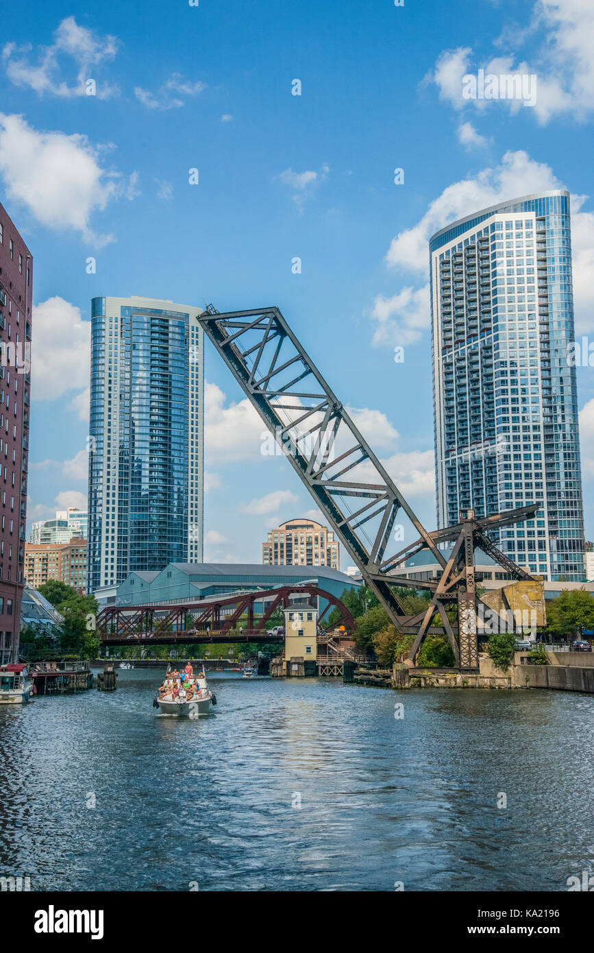 Skyline von Chicago und am Wasser von den Chicago Fluss gesehen Stockfoto