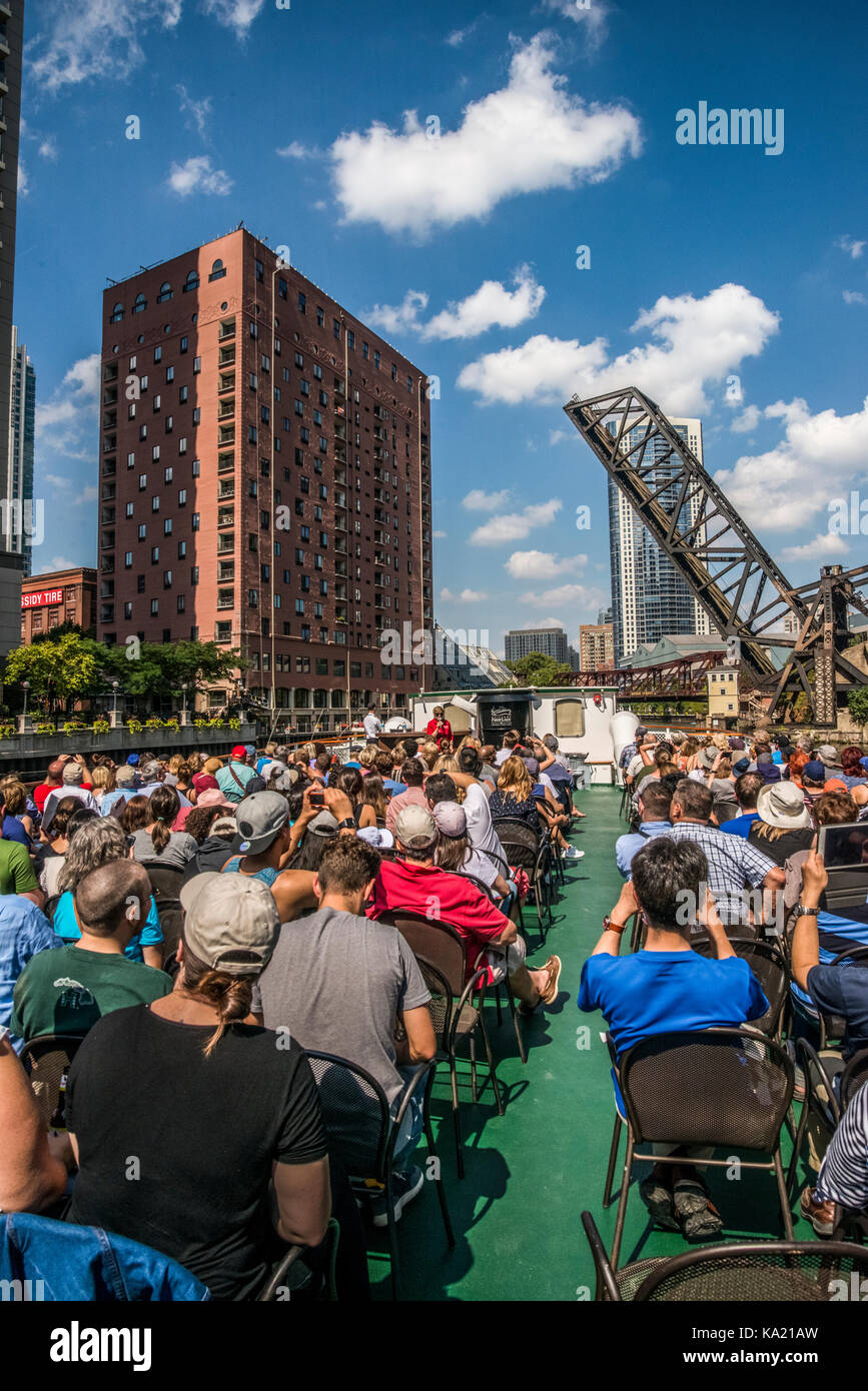 Skyline von Chicago und Waterfront aus Chicago River Cruise gesehen Stockfoto