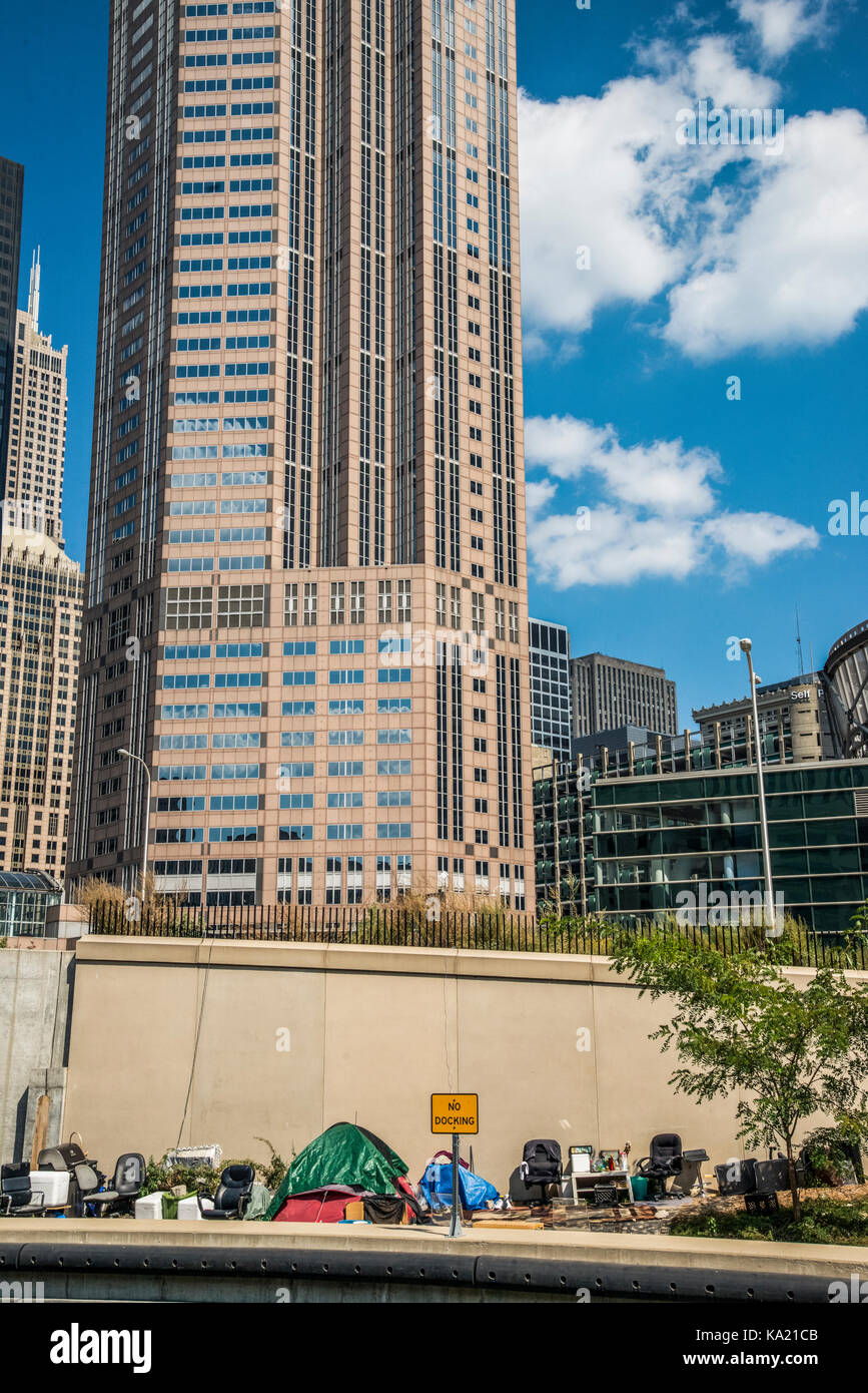 Chicago. Eine alternative Unterkunft auf dem Chicago River Waterfront Stockfoto