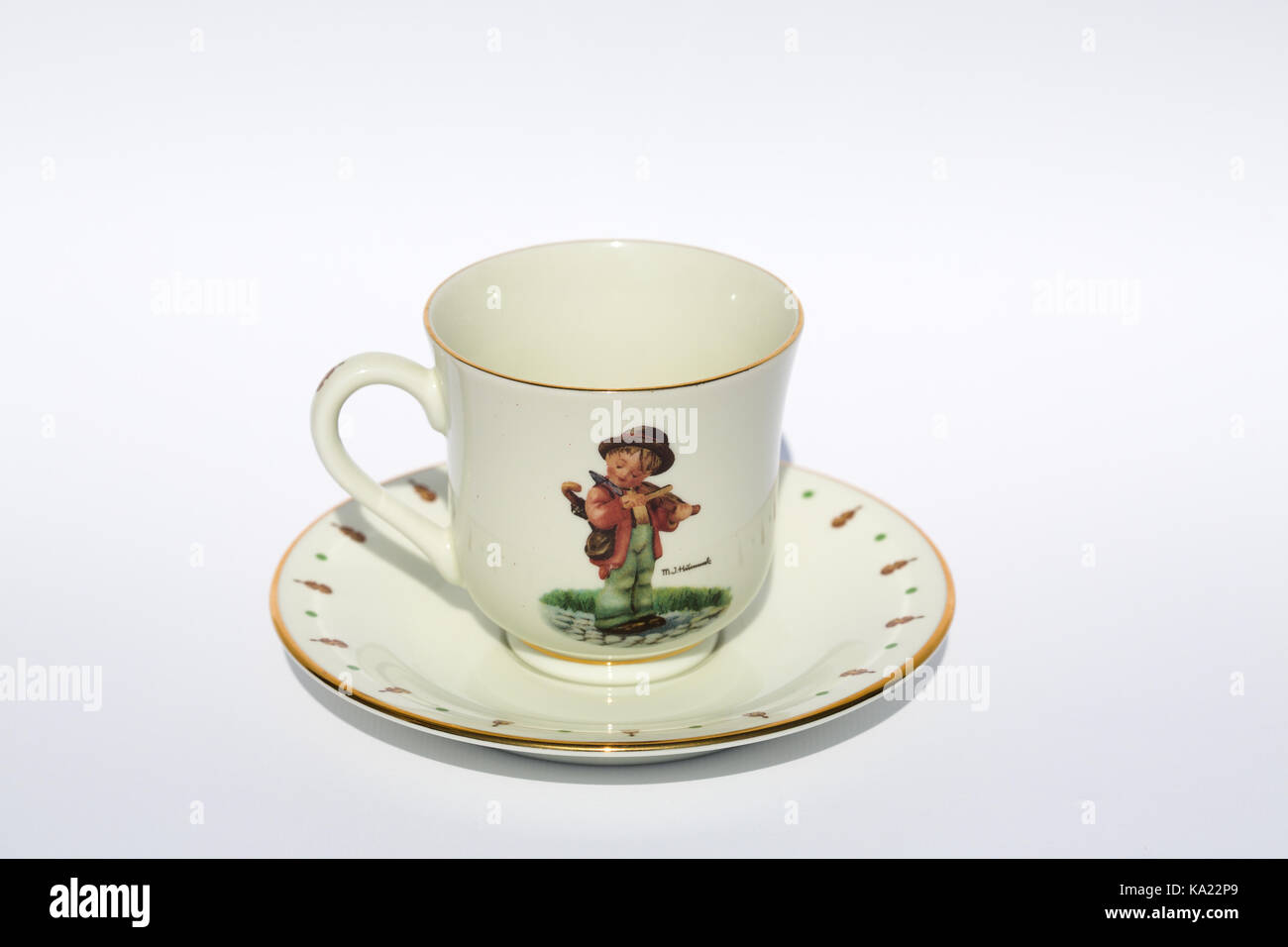 Goebel Hummel Produkte. Tasse und Untertasse. (Schale mit wenig Fiddler-Black Hat malte auf Seite der Schale) Stockfoto