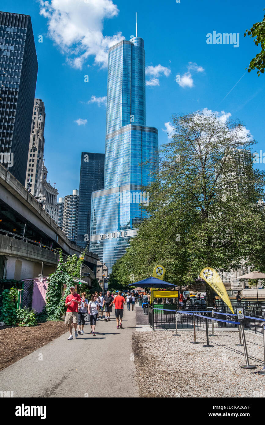 Chicago. Trump Tower mit Blick auf die Stadt und den Fluss Cichago Stockfoto