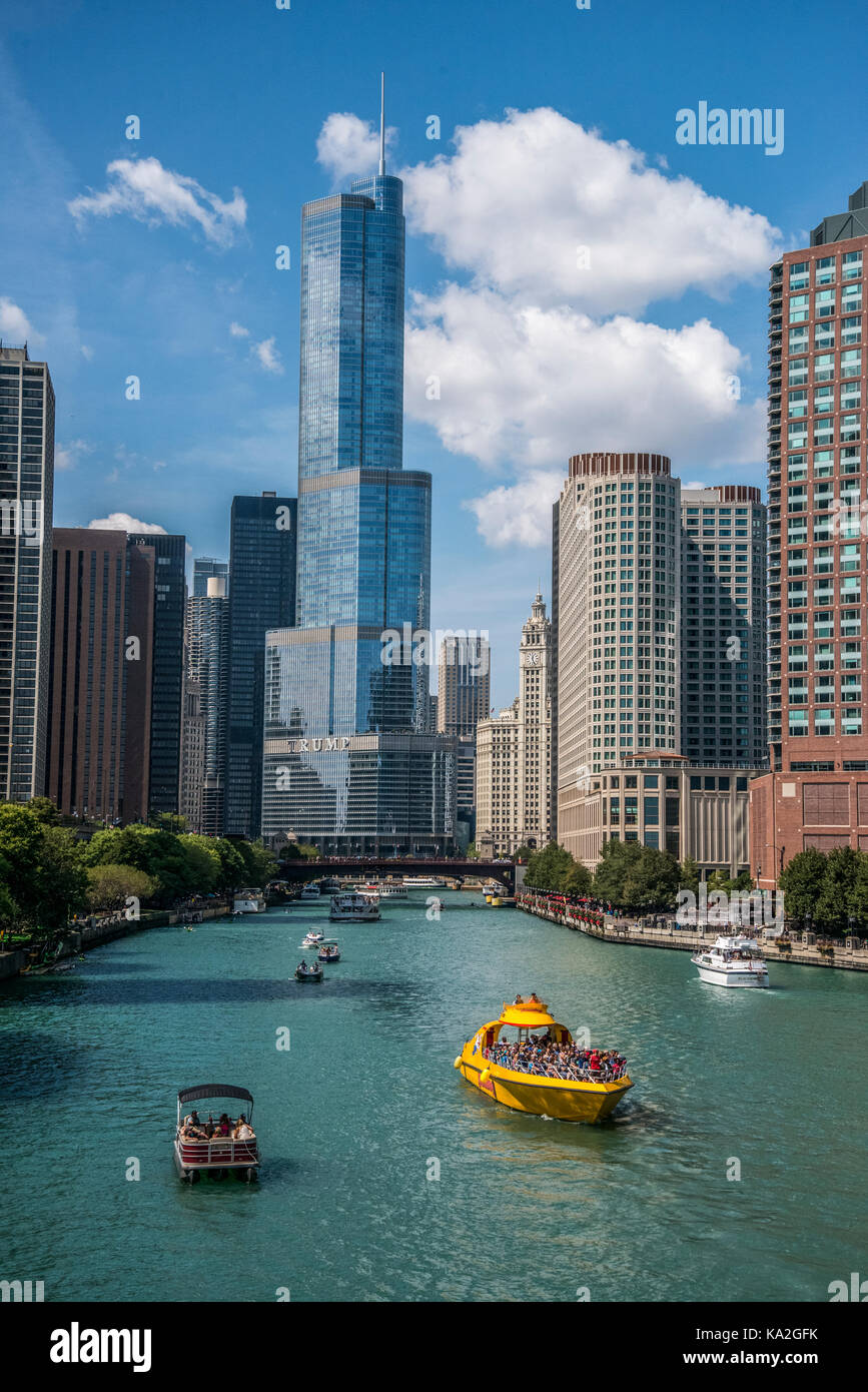 Chicago. Trump Tower mit Blick auf die Stadt und den Fluss Cichago Stockfoto