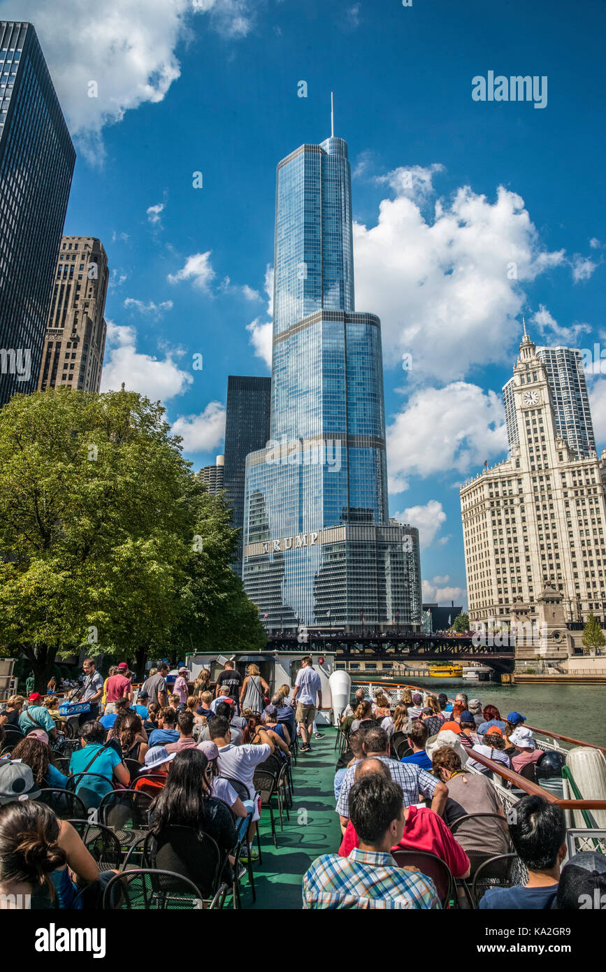 Chicago. Trump Tower mit Blick auf die Stadt und den Fluss Cichago Stockfoto