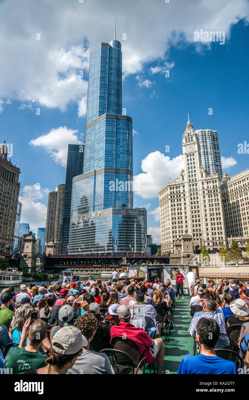 Chicago. Trump Tower mit Blick auf die Stadt und den Fluss Cichago Stockfoto