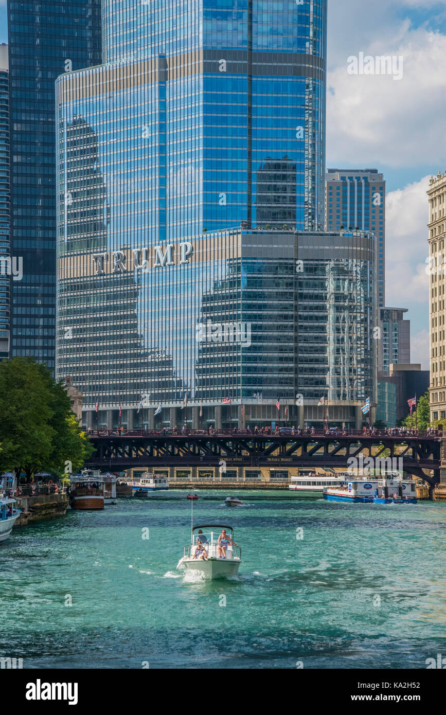 Chicago. Trump Tower mit Blick auf die Stadt und den Fluss Cichago Stockfoto