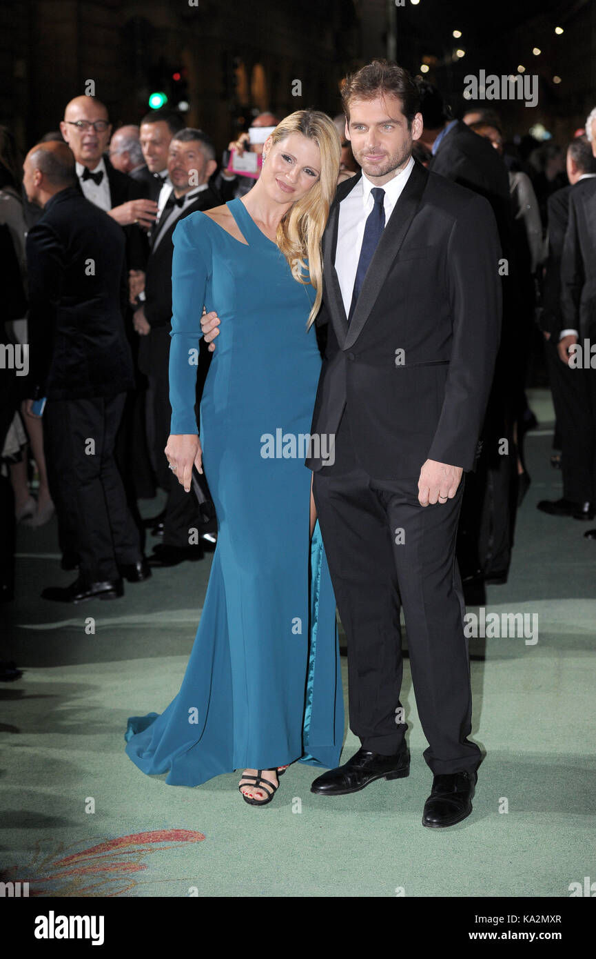 Mailand, Italien. 24 Sep, 2017. Mailand, grünen Teppich Fashion Awards Ankunft im Theater Scala abgebildet: Michelle Hunziker, Tomaso Trussardi Credit: Unabhängige Fotoagentur/Alamy leben Nachrichten Stockfoto