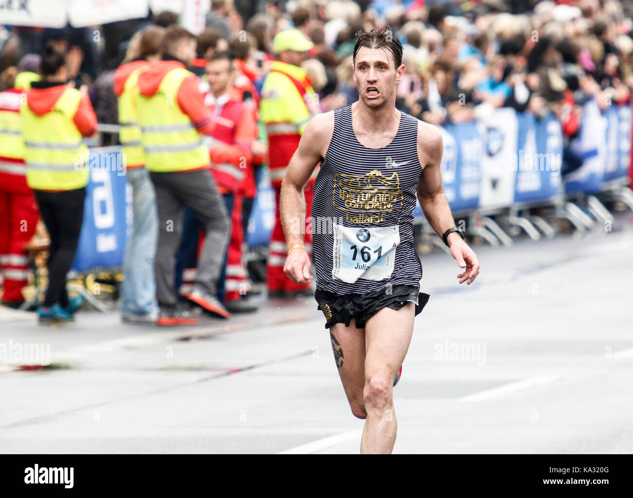 Berlin, Deutschland. 24. September, 2017. Julian Spence am 44. BMW Berlin Marathon unter nebligen Wetter. Credit: Dominika Zarzycka/Alamy leben Nachrichten Stockfoto