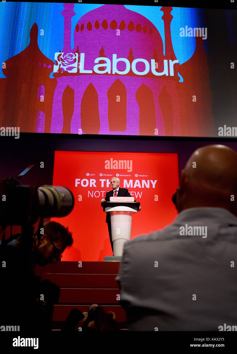 Brighton, uk. 25 Sep, 2017. John MCDONNELL der Schatten der Schatzkanzler seine Rede auf dem Labour-Parteitag in Brighton Center heute: Simon dack/alamy leben Nachrichten Stockfoto