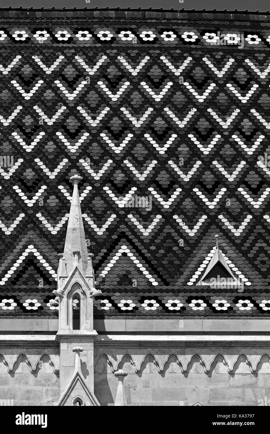 Dach der Kirche Unserer Lieben Frau von Buda oder Matthias Kirche Stockfoto