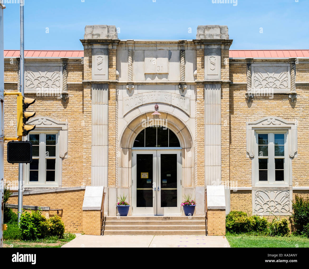 Riverside Volksschule, in der Stiftskirche im gotischen Stil 1931 erbaut. 815 E. Highland Avenue, Ponca City, Oklahoma, USA. Stockfoto