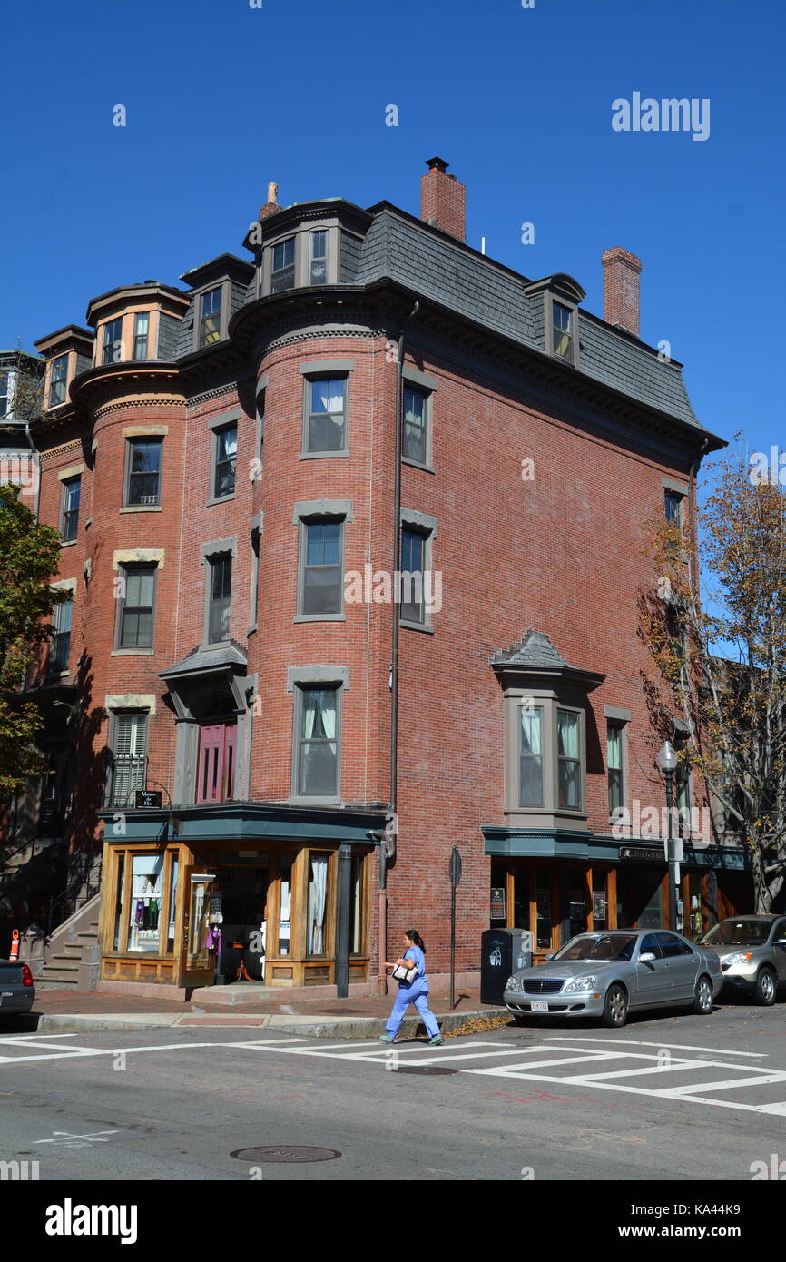 Brick Bund und viktorianischen Bow fronted Reihenhäuser und historischen Hotels in Boston's Iconic South End Nachbarschaft, New England, USA Stockfoto