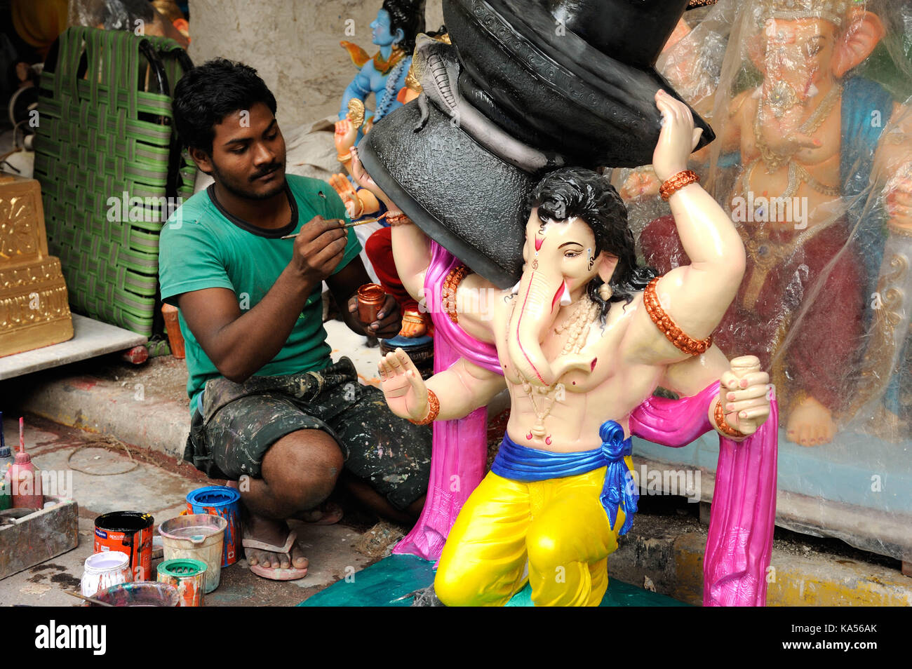 Final Touch von Künstler Replik von bahubali Ganesh, Mumbai, Maharashtra, Indien, Asien HERR #790 B Stockfoto