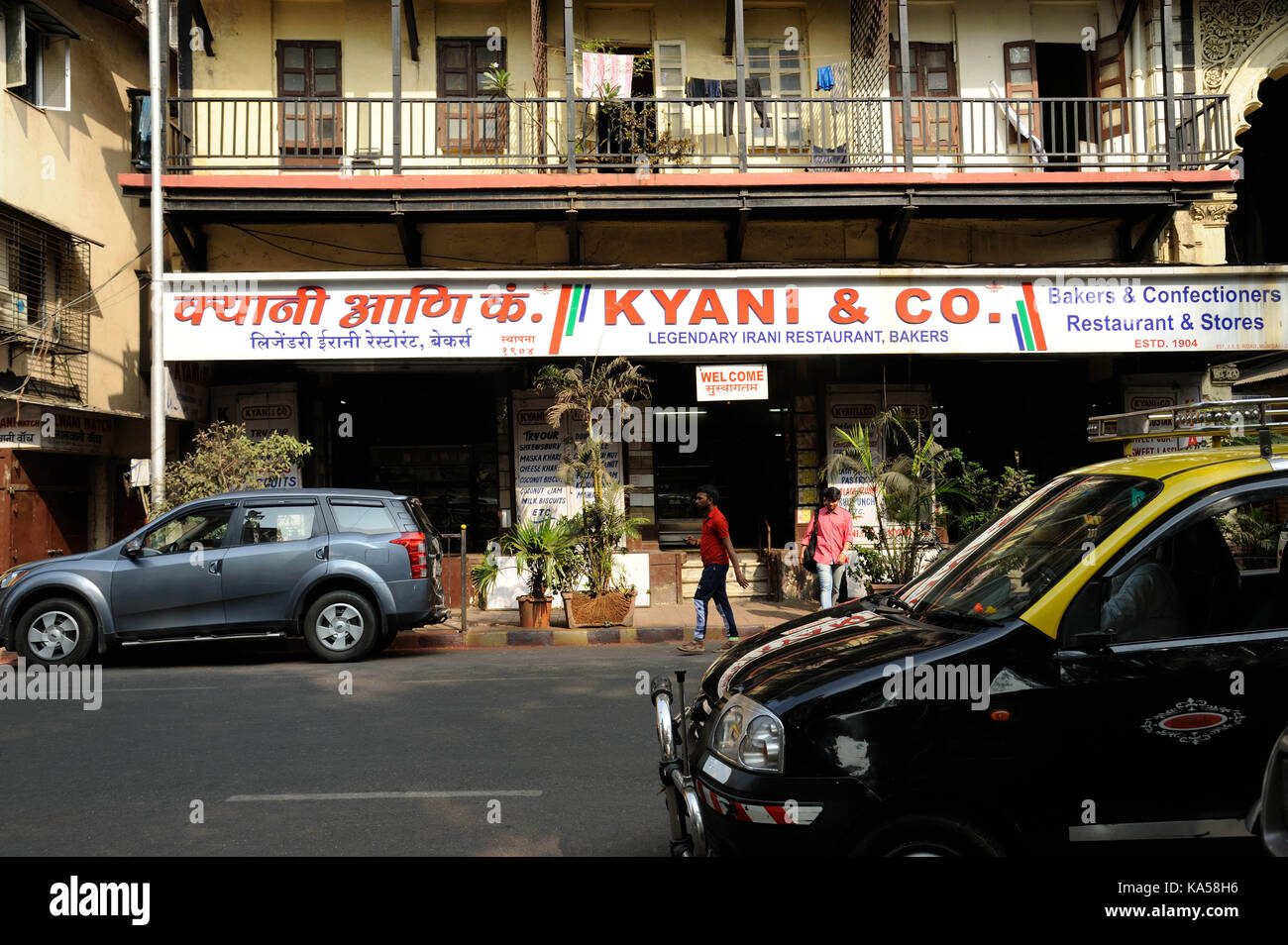 Irani Cafe Restaurant kyani und Unternehmen, Mumbai, Maharashtra, Indien, Asien Stockfoto