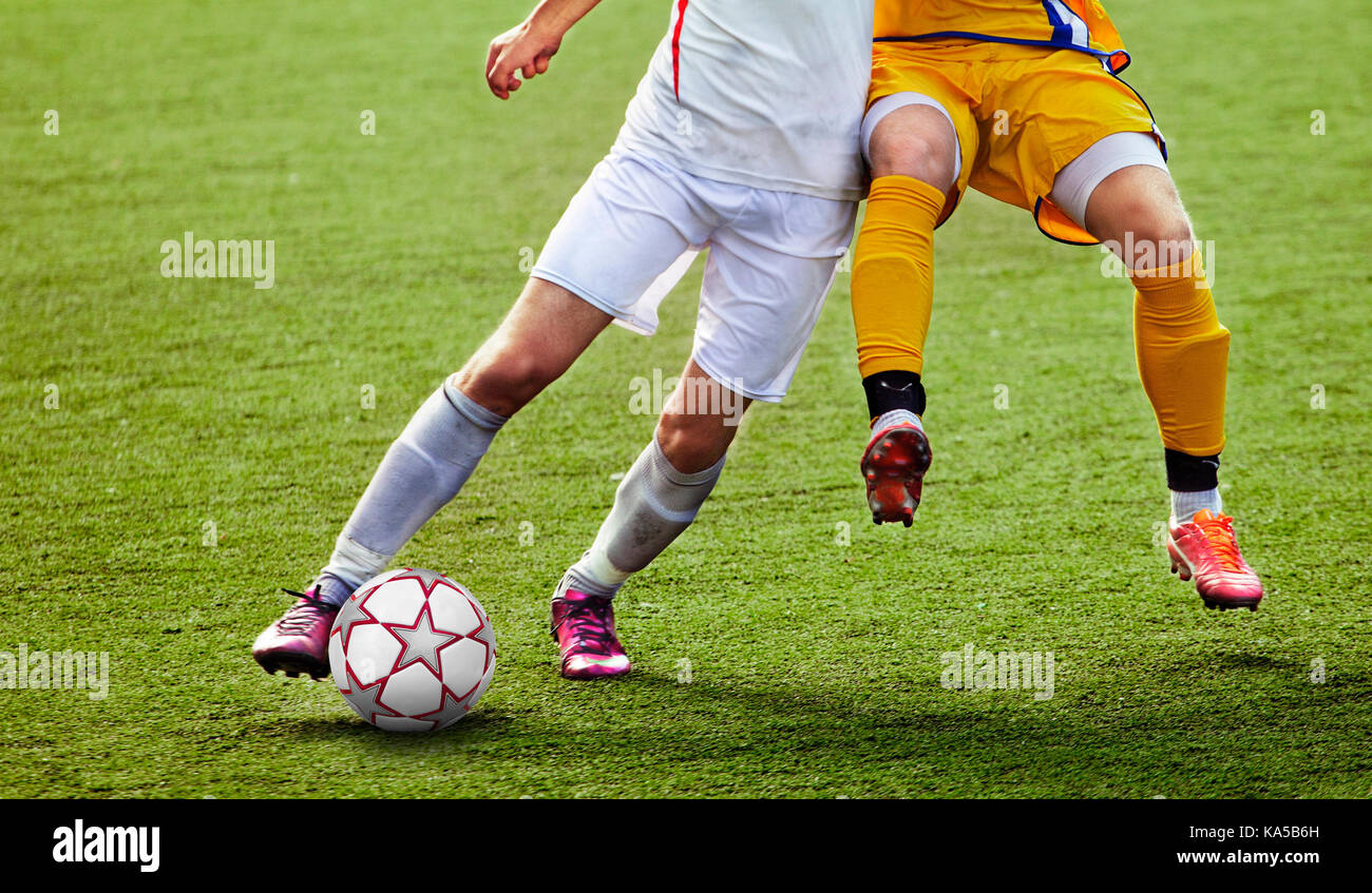 Liquid Crystal Monitor auf dem Hintergrund des Stadions sendet das Match am Abend Zeit der Weltmeisterschaft 2018 Stockfoto