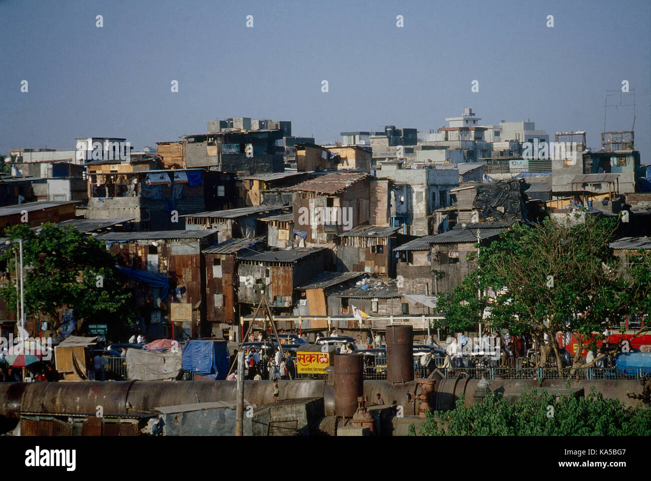 Slumgebiet in Bandra, Mumbai, Maharashtra, Indien, Asien Stockfoto