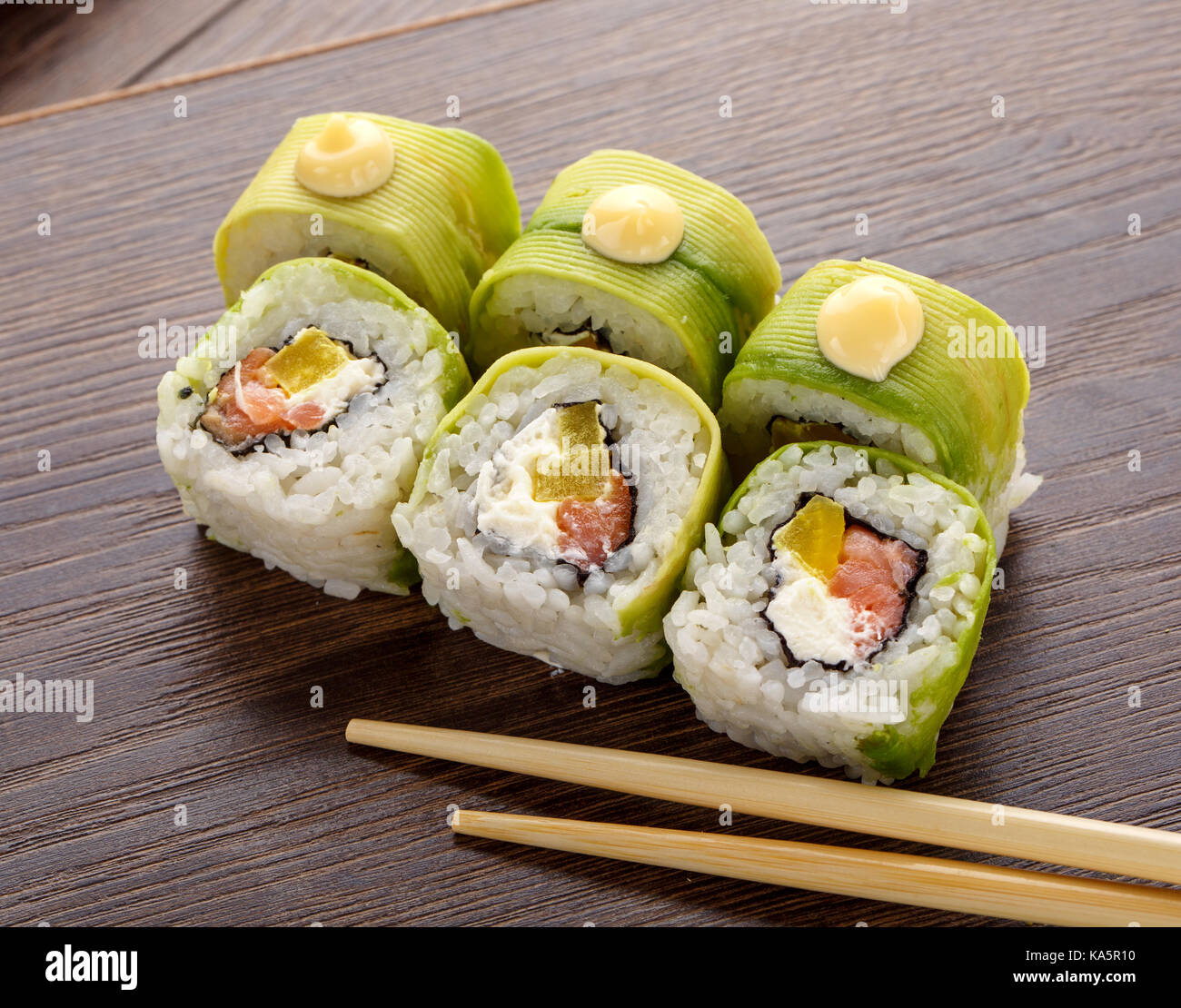 Japanisches Essen. Sushi mit Avocado. Sushi Menü. Japanisches Essen. Stockfoto Japanisches Essen. Sushi mit Avocado. Sushi Menü. Japanisches Essen. Stockfoto