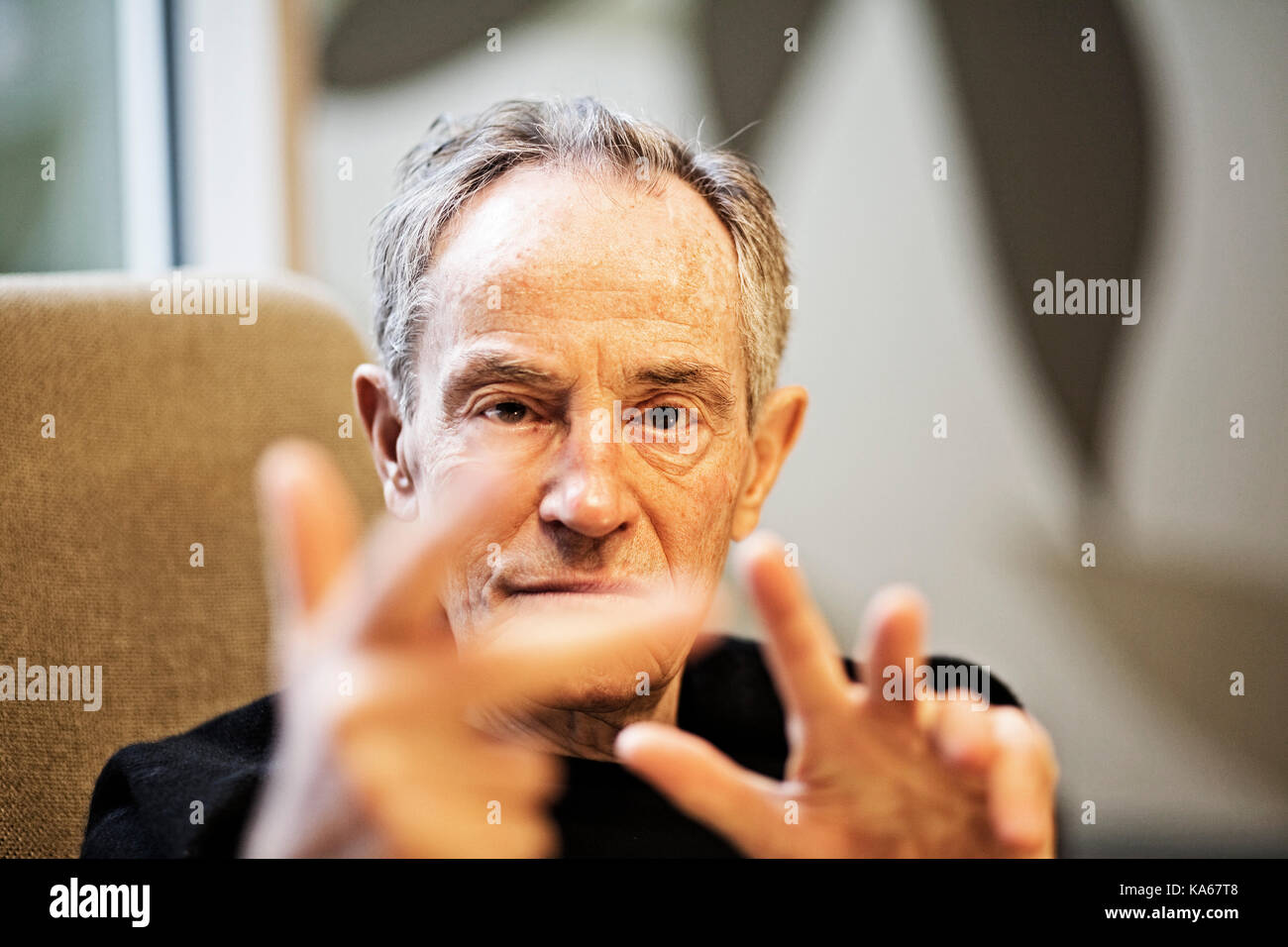 - Datei - In diesem Februar 9, 2017, Foto, tschechischer Schauspieler Jan Triska posiert für die Fotografen in Prag, Tschechische Republik. Tschechische geborene Schauspieler Jan Triska, die Stockfoto