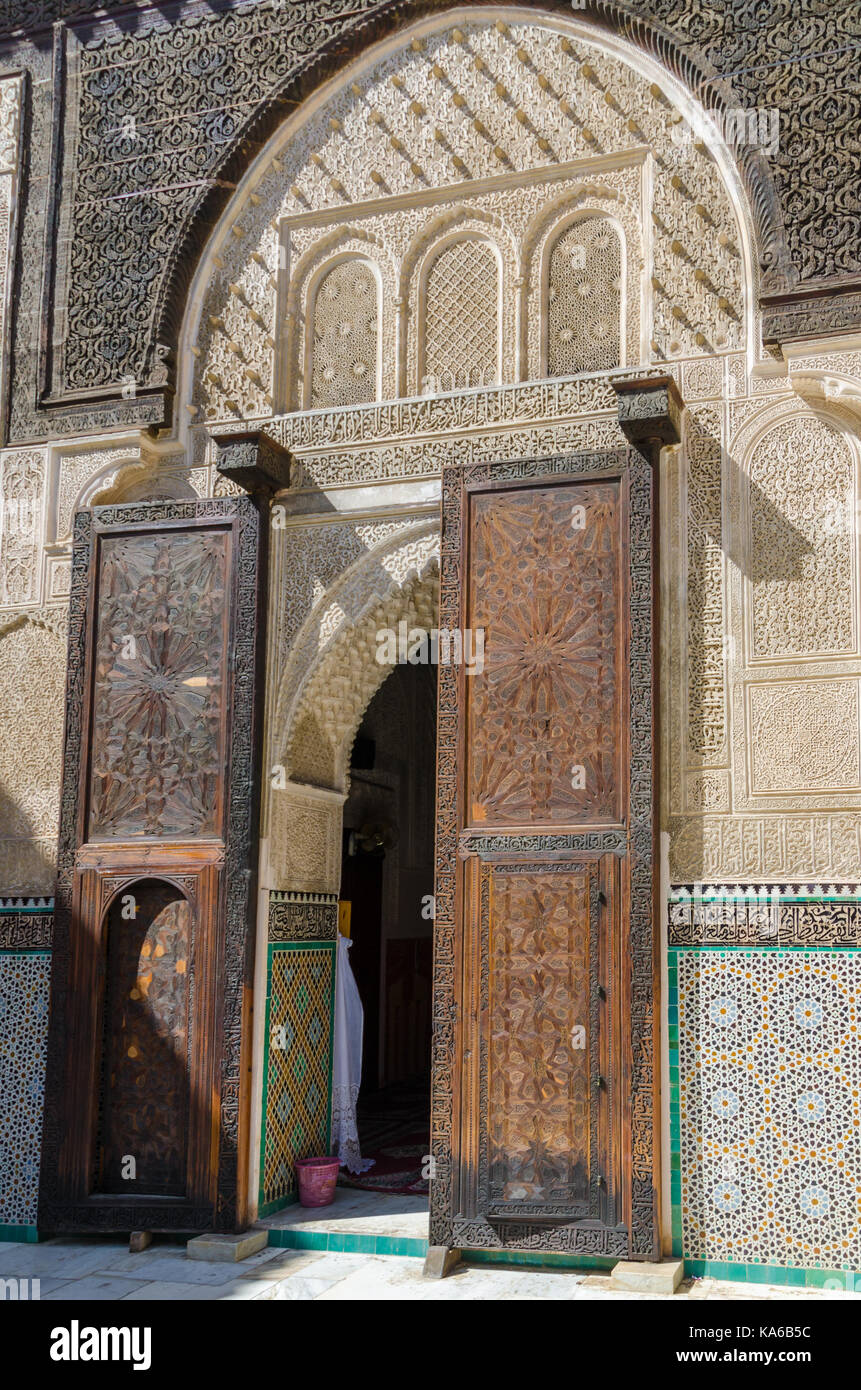 Bou Inania Madrasa, berühmtes Beispiel Maranid Architektur und eine beliebte Sehenswürdigkeit, Fes, Marokko, Nordafrika. Stockfoto
