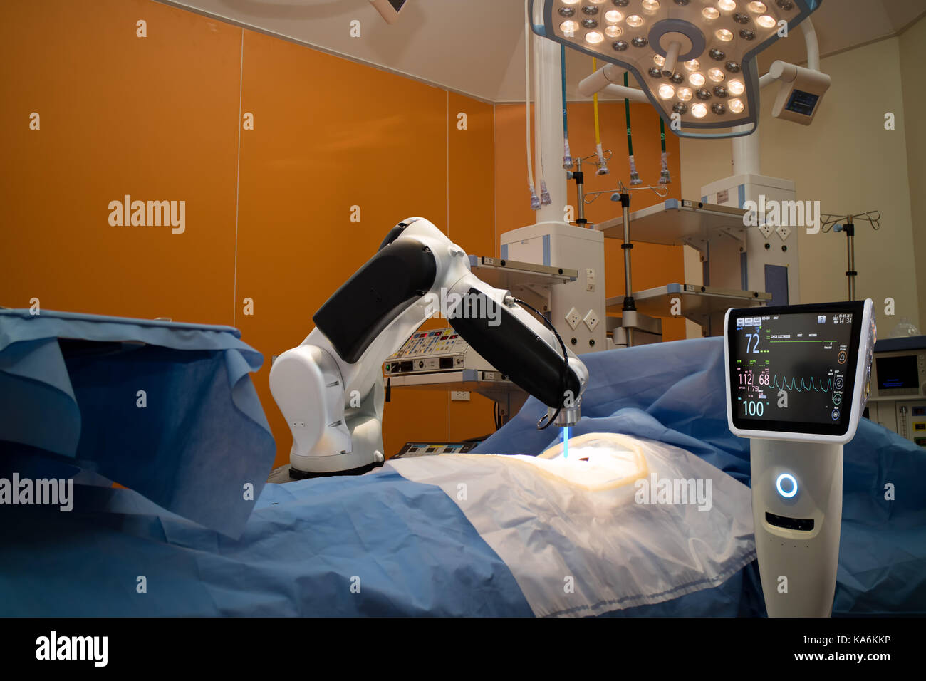 Erweiterte Roboterchirurgie Maschine am Krankenhaus, einige der wichtigsten Vorteile der Roboterchirurgie sind Präzision und Miniaturisierung, kleinere Schnitte, weniger Stockfoto