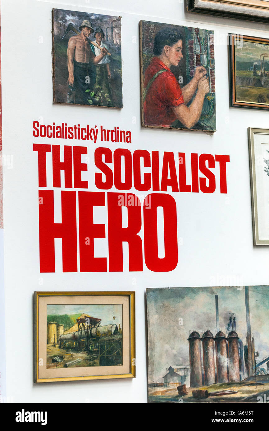 Kommunistische Kunst im Museum des Kommunismus, Prag, Tschechische Republik, der sozialistische Held Stockfoto