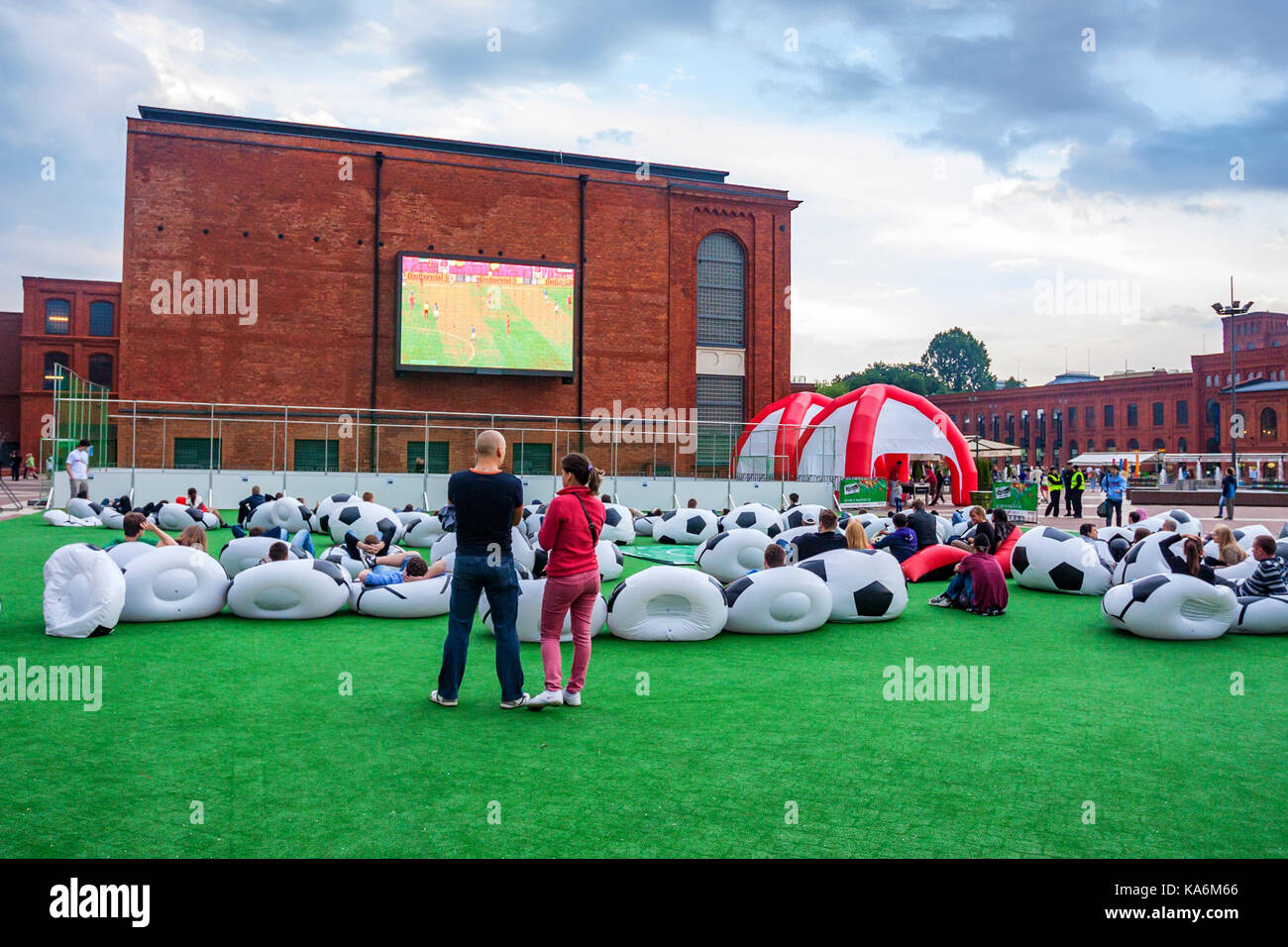 LODZ, Polen - Juni 2012: Fußball-Fans Stockfoto