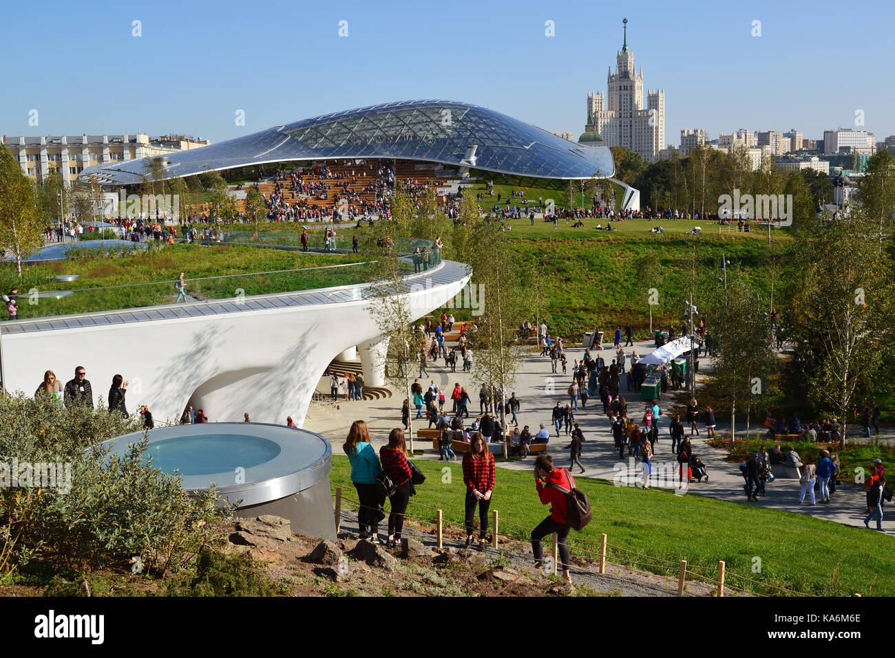 Moskau, Russland - 23. September. 2017. Zaryadye - neue Landschaften, Architektur, Park. Stockfoto