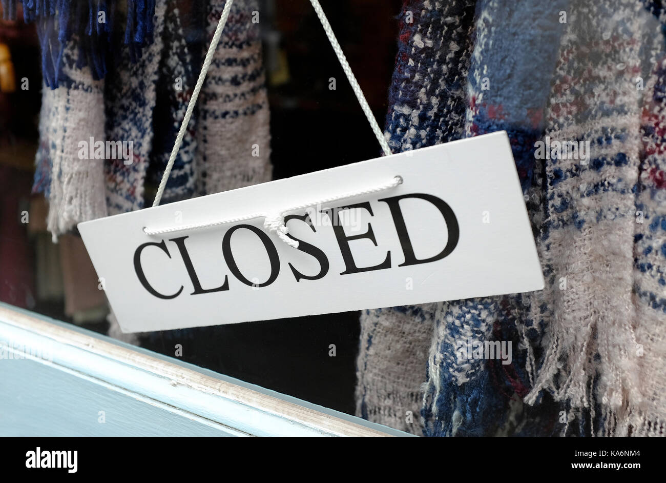 Geschlossenes Schild im Schaufenster, norfolk, england Stockfoto