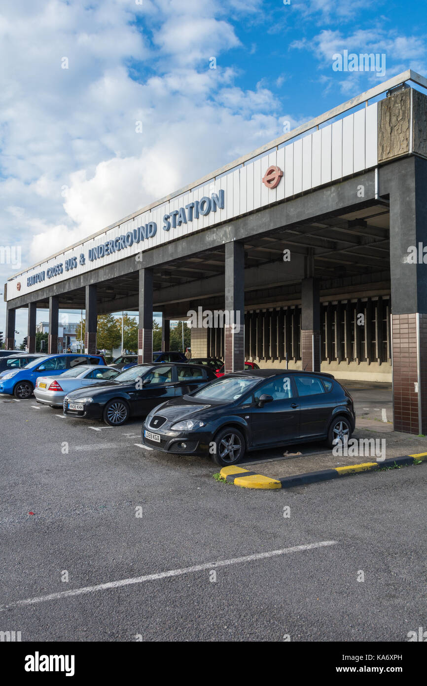 Hatton Cross U-Bahn Station, in der Nähe der Flughafen Heathrow mit dem Heathrow Zweig der die Piccadilly-Linie der Londoner U-Bahn. Stockfoto