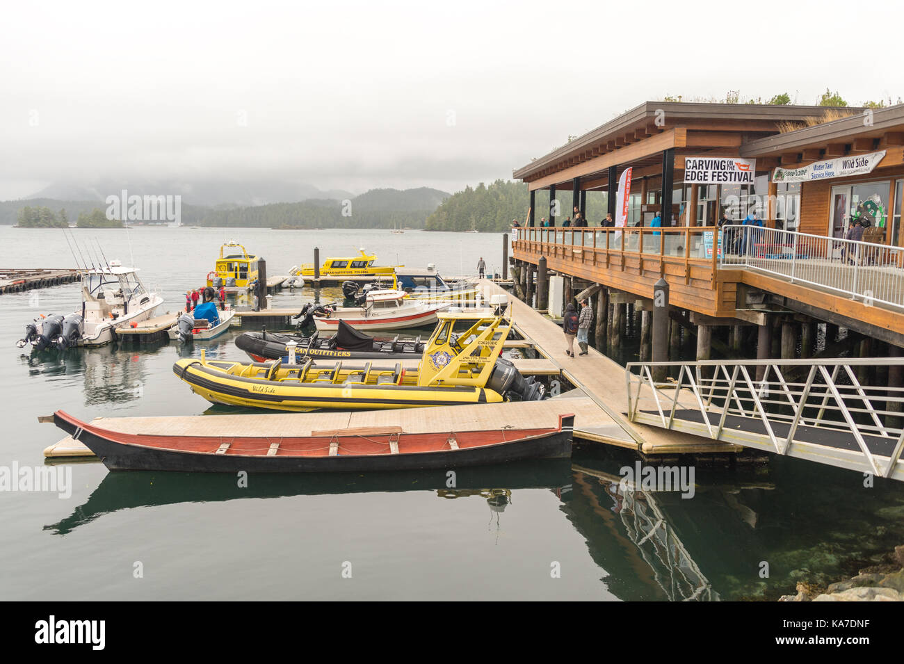 Tofino, Britisch-Kolumbien, Kanada - 9. September 2017: Die Ufer Pier in Tofino Stockfoto