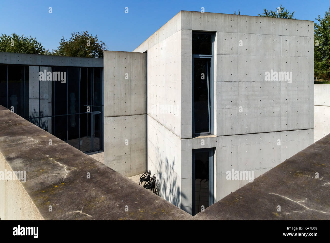 Konferenz-pavillon von Tadao Ando, Vitra Campus in Weil am Rhein, Deutschland. Stockfoto