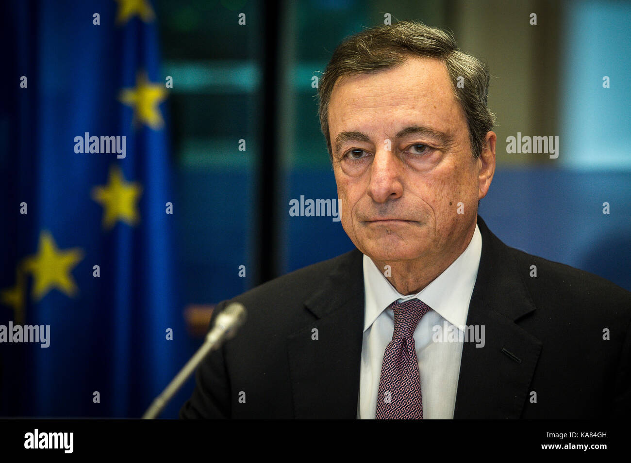 Brüssel, Bxl, Belgien. 25 Sep, 2017. Mario Draghi, der Präsident der Europäischen Zentralbank (EZB) während der monetäre Dialog mit dem Ausschuss für Wirtschaft und Währung im Europäischen Parlament in Brüssel, Belgien, am 25.09.2017 von Wiktor Dabkowski Credit: Wiktor Dabkowski/ZUMA Draht/Alamy leben Nachrichten Stockfoto